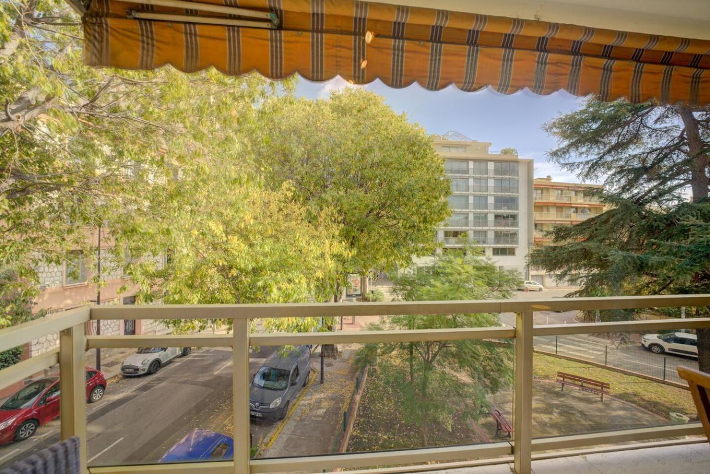 Elegant Apt W/2 Terraces/Mins To Beach & Shops Antibes Exteriör bild