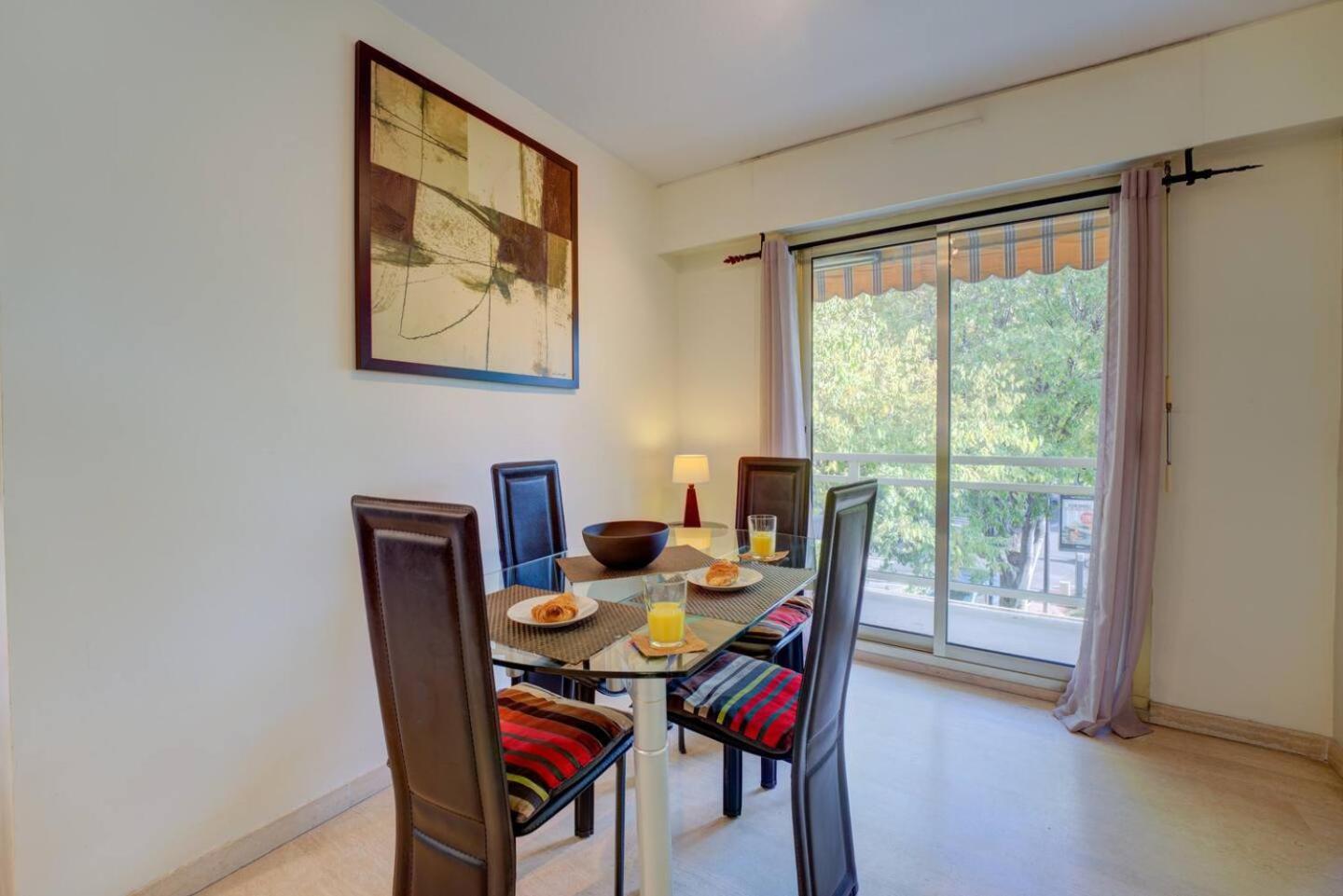 Elegant Apt W/2 Terraces/Mins To Beach & Shops Antibes Exteriör bild