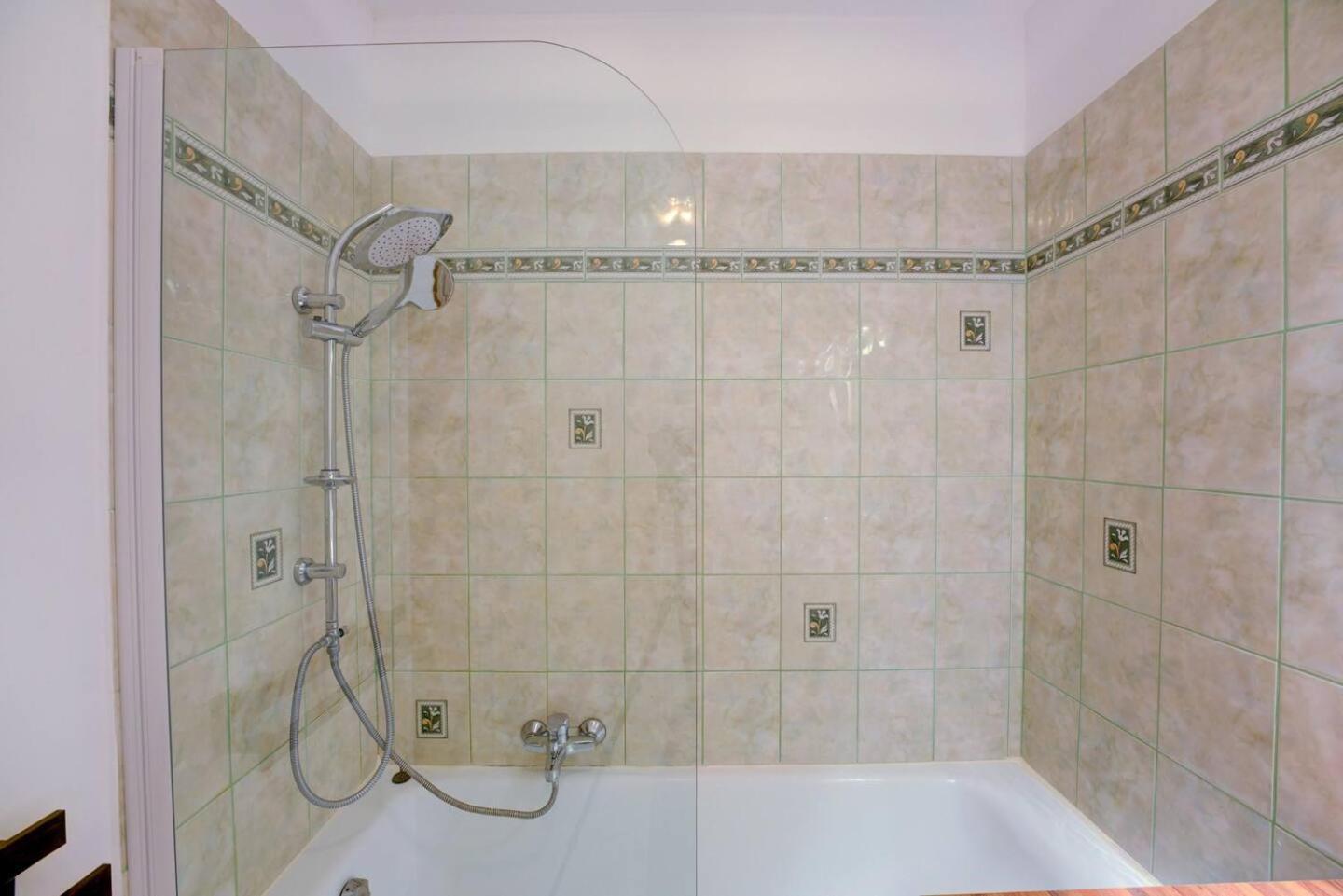 Elegant Apt W/2 Terraces/Mins To Beach & Shops Antibes Exteriör bild
