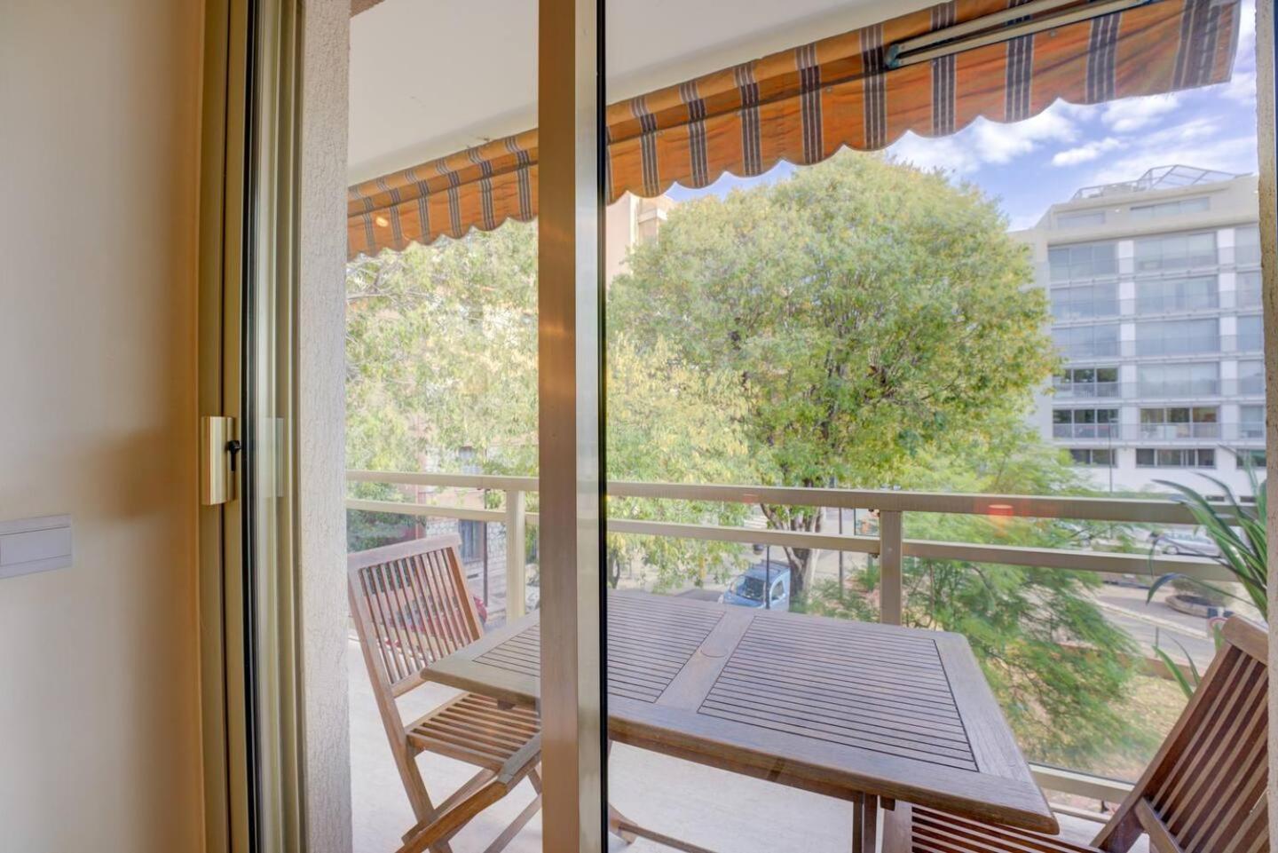 Elegant Apt W/2 Terraces/Mins To Beach & Shops Antibes Exteriör bild