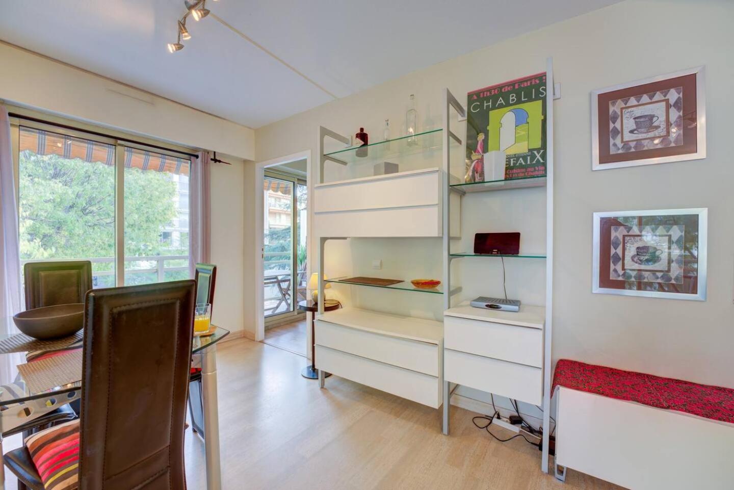 Elegant Apt W/2 Terraces/Mins To Beach & Shops Antibes Exteriör bild